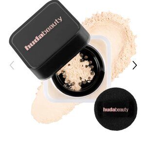 HUDA Easy Bake Blurring Loose Baking & Setting Powder - POUND CAKE